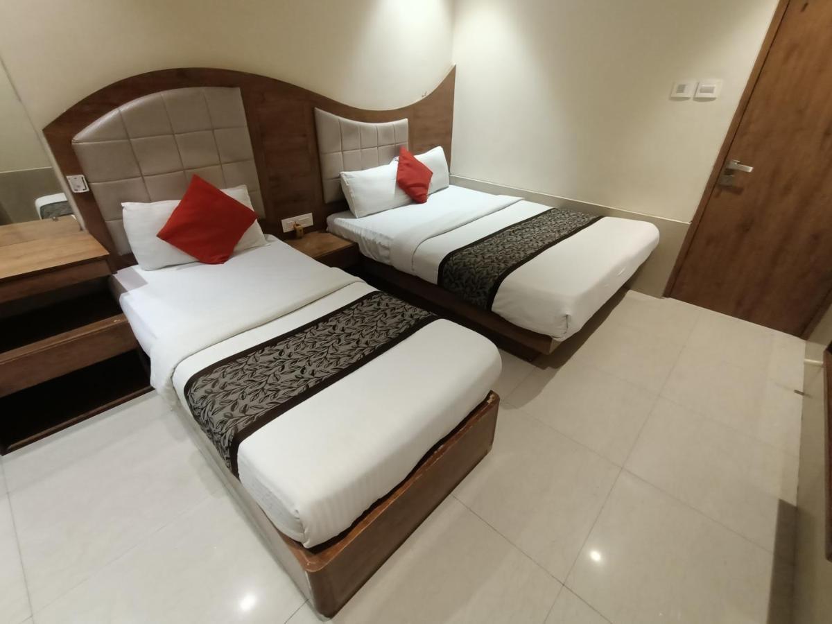 מומביי Fabhotel Regal Inn מראה חיצוני תמונה