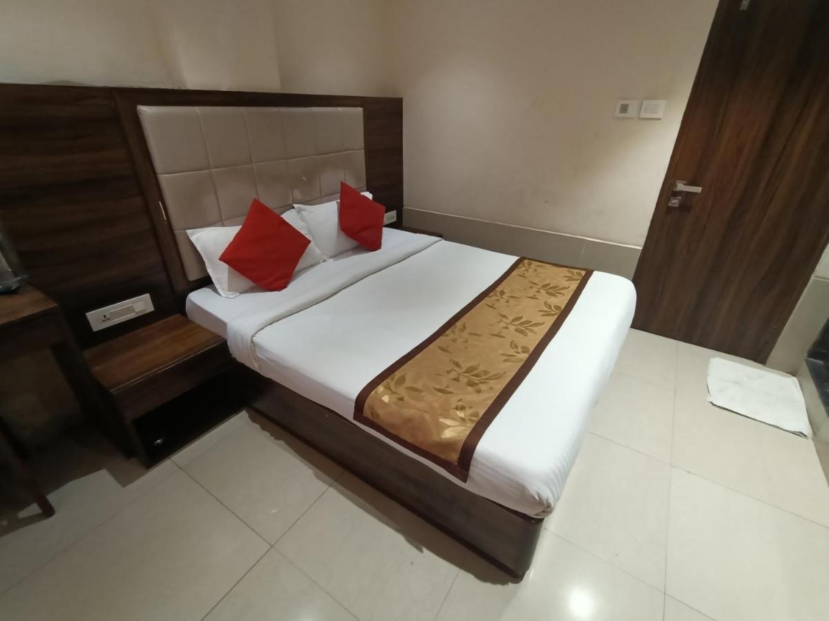 מומביי Fabhotel Regal Inn מראה חיצוני תמונה
