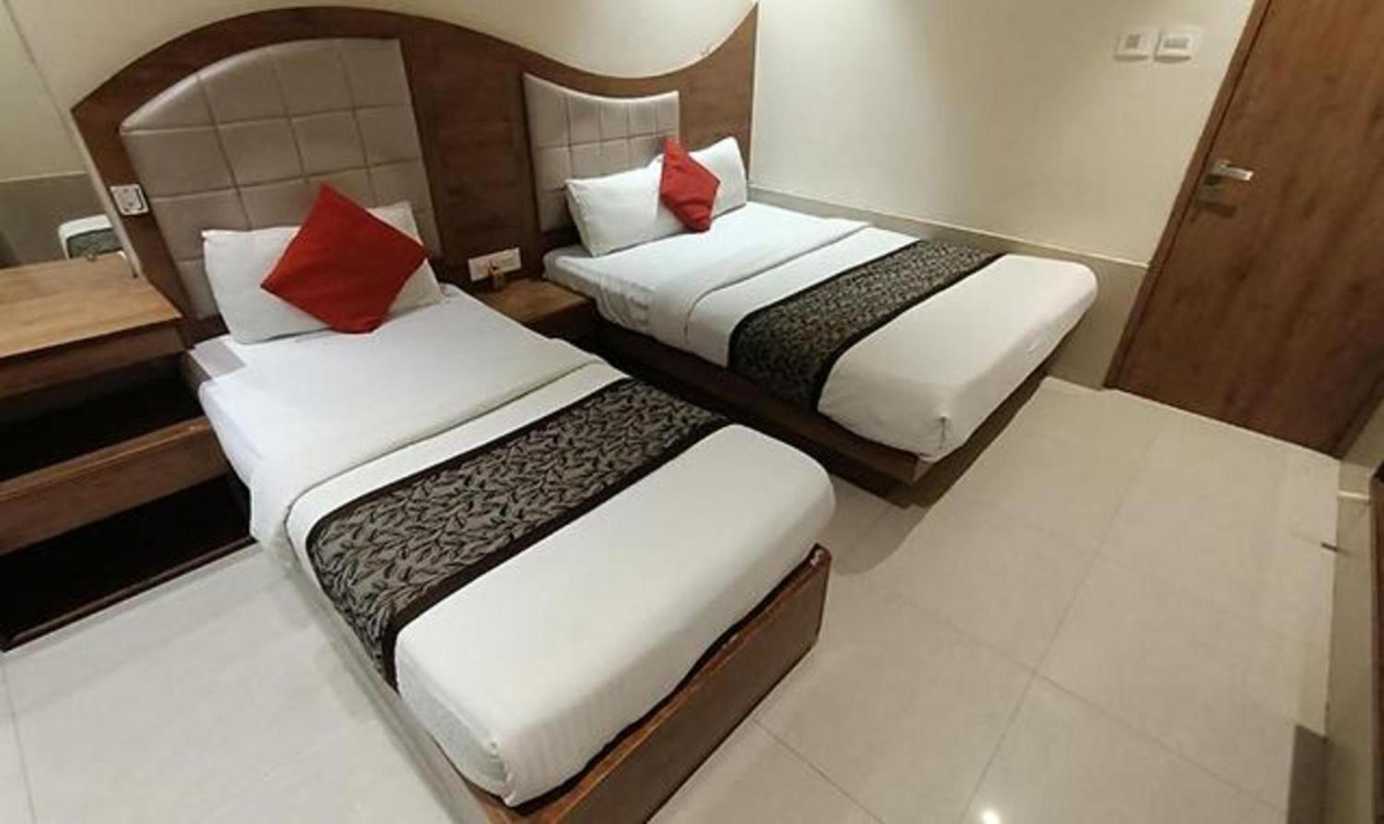 מומביי Fabhotel Regal Inn מראה חיצוני תמונה