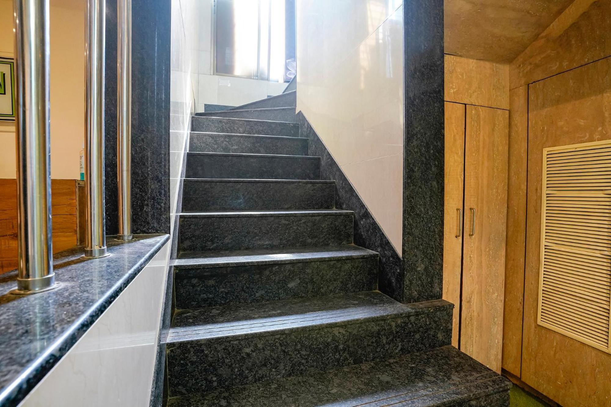 מומביי Fabhotel Regal Inn מראה חיצוני תמונה